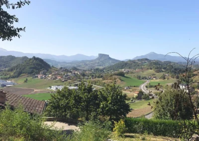 Emilia Gravel | Vista della Pietra da lontano