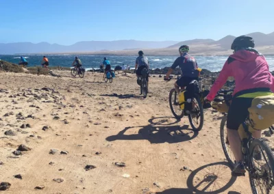 Le 5 più belle strade di Lanzarote | Deserto di Famara con carovana