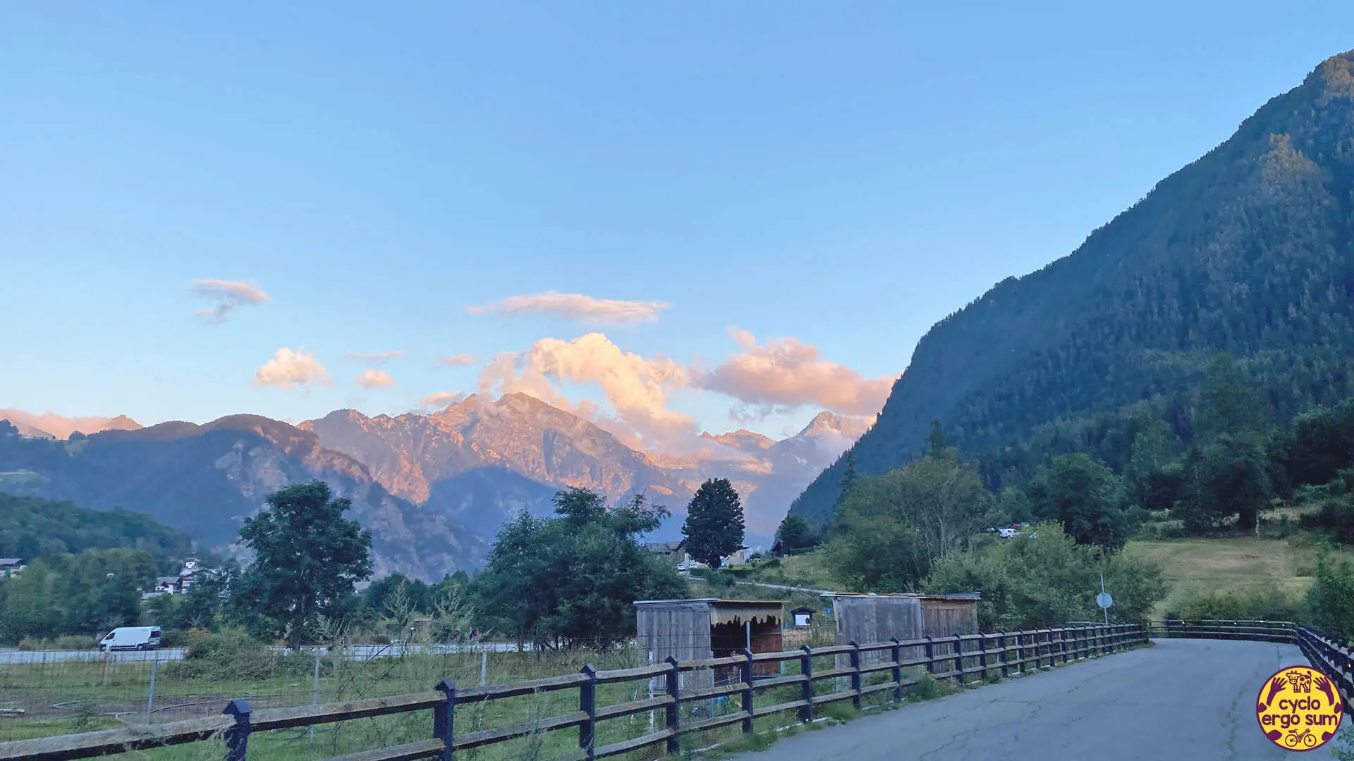 Gravel in Val d'Ayas, il Ru Curtod | Tramonto all'arrivo