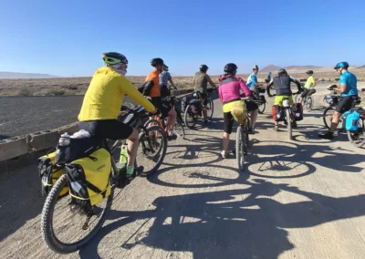 Lanzarote Gravel Crossing | Gruppo in strada