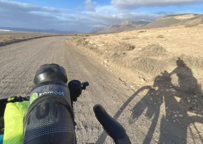 Lanzarote Gravel Crossing | Sterrata in discesa per Famara