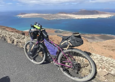 Lanzarote Gravel Crossing | Vista bici e Graciosa