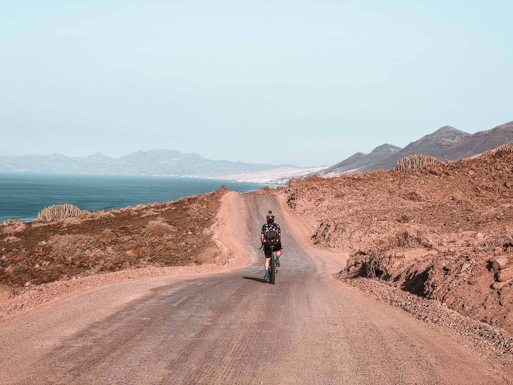 Lanzarote Bikepacking Experience | Pedalare vista oceano