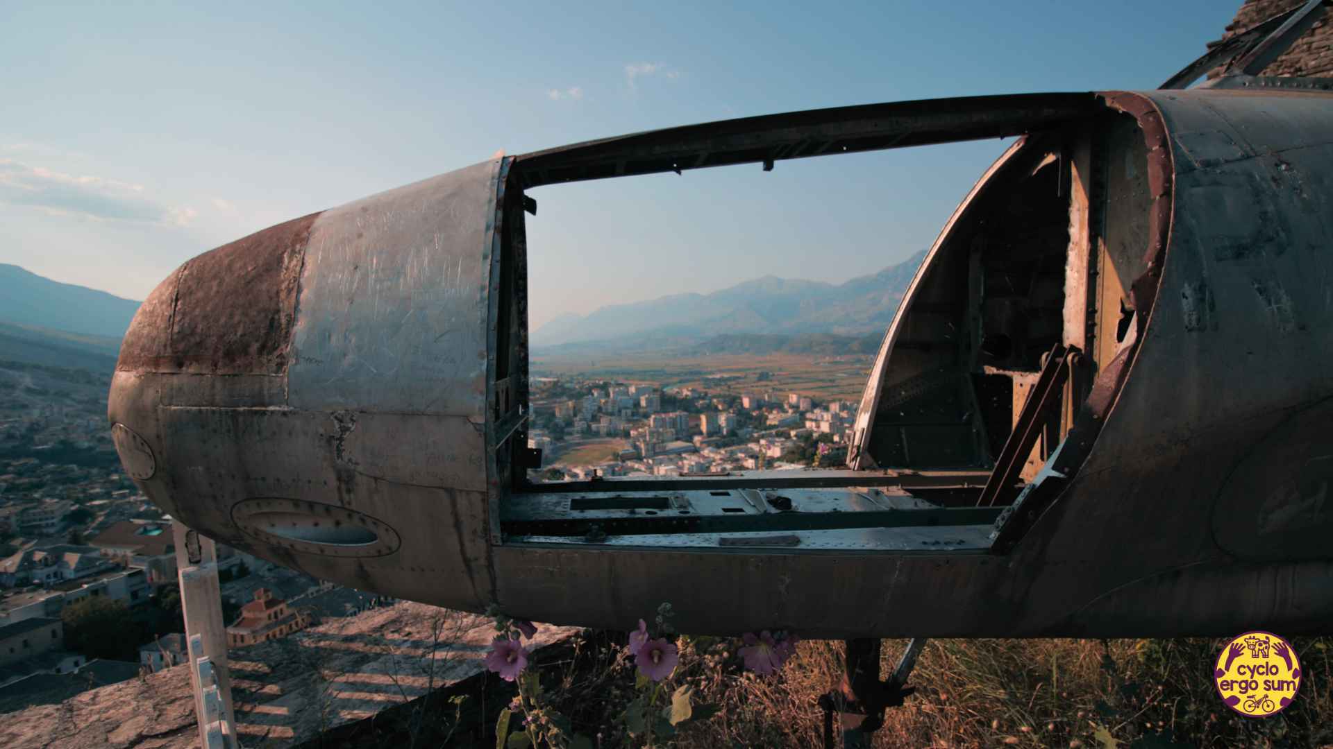 Albania in bici | Vista di Argirocastro da aereo